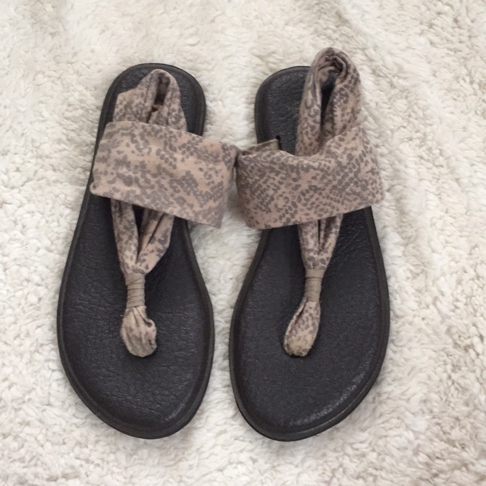 Sanuk Yoga Mat Beige Snakeskin Print Sandals